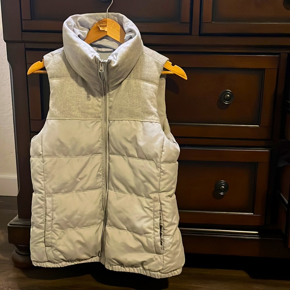 Old navy vest with puffy neck